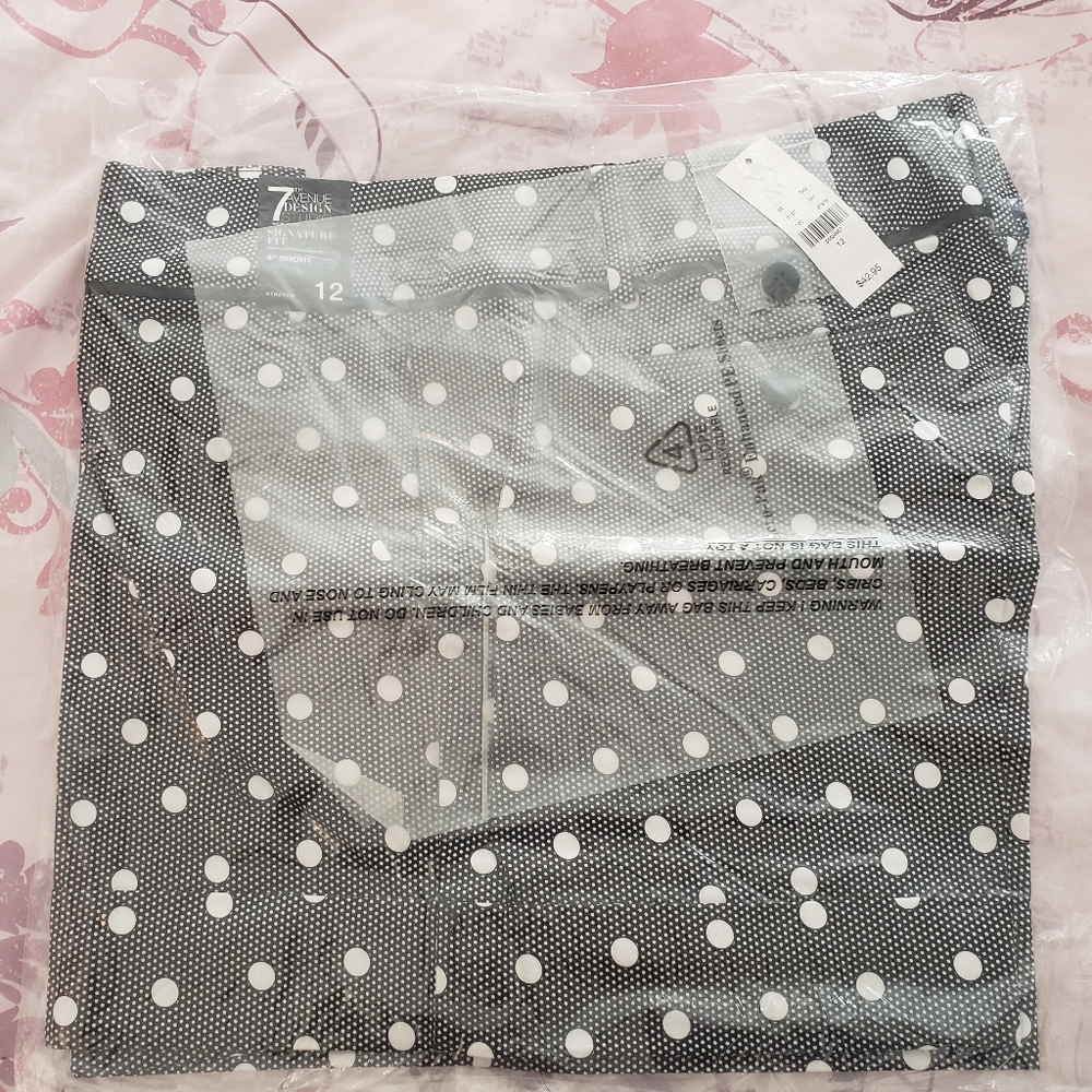 NWT. New New York & Co  Dress shorts